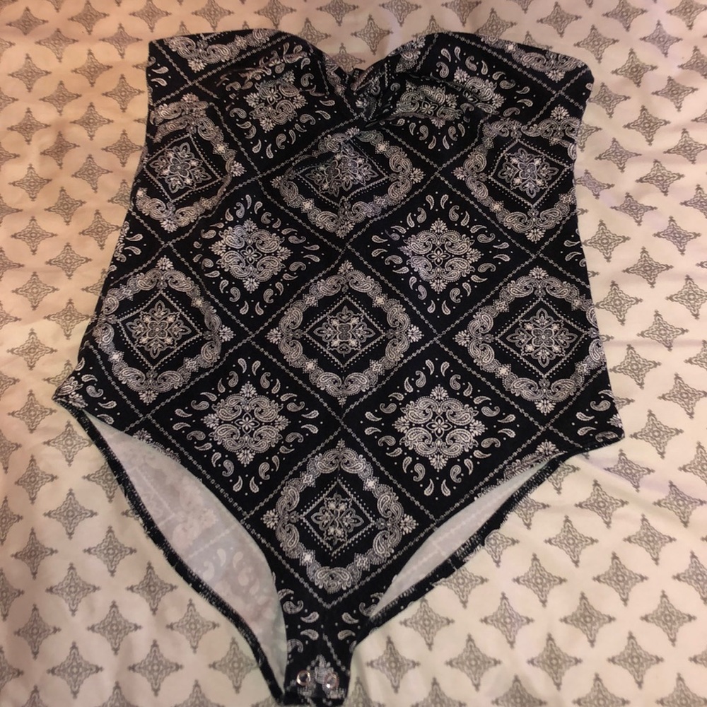 5/$25 Forever 21 tube top printed bodysuit